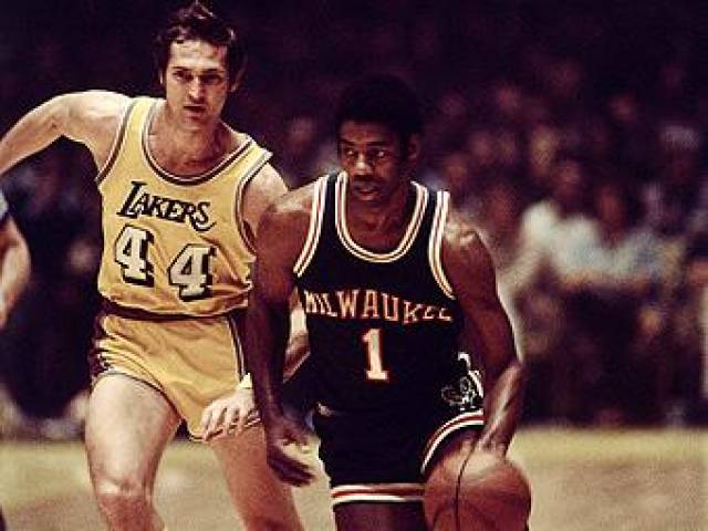 表现得异常 表现得异常