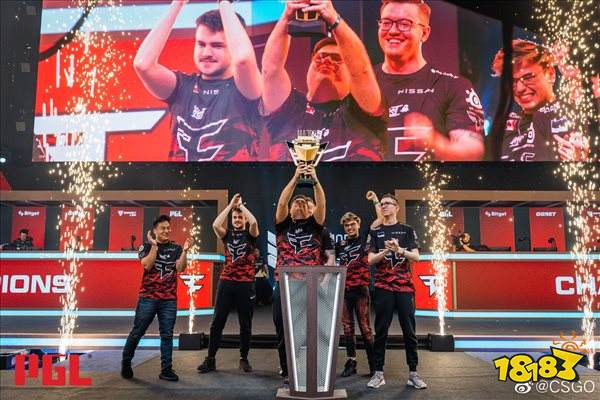 队长袖标在 队长袖标在