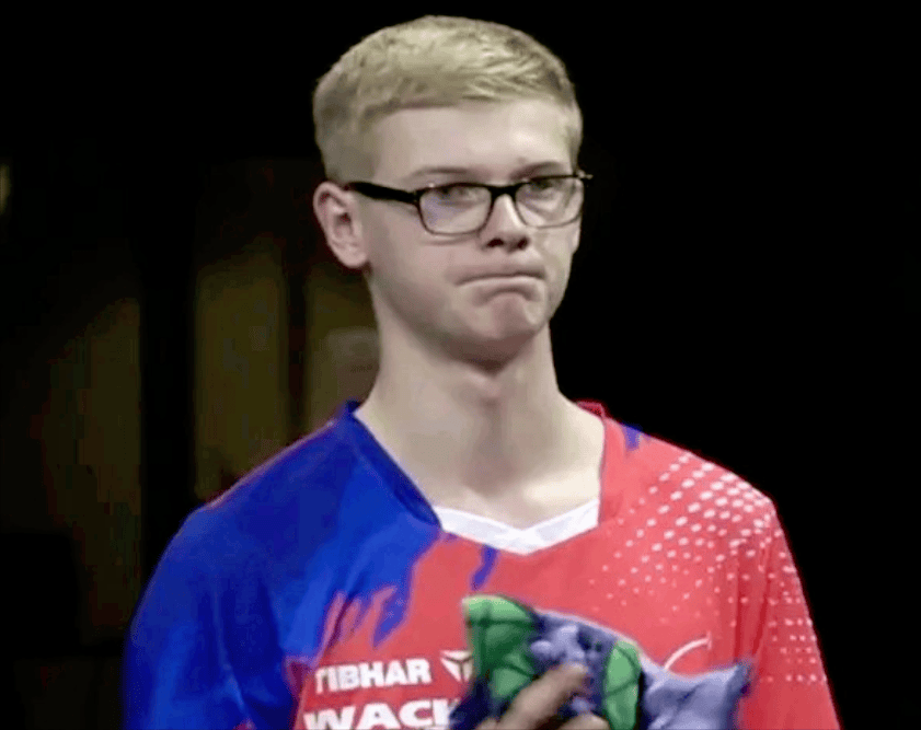 新入职的小 新入职的小